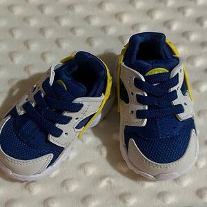 Nike Kids Navy and Yellow Sneakers